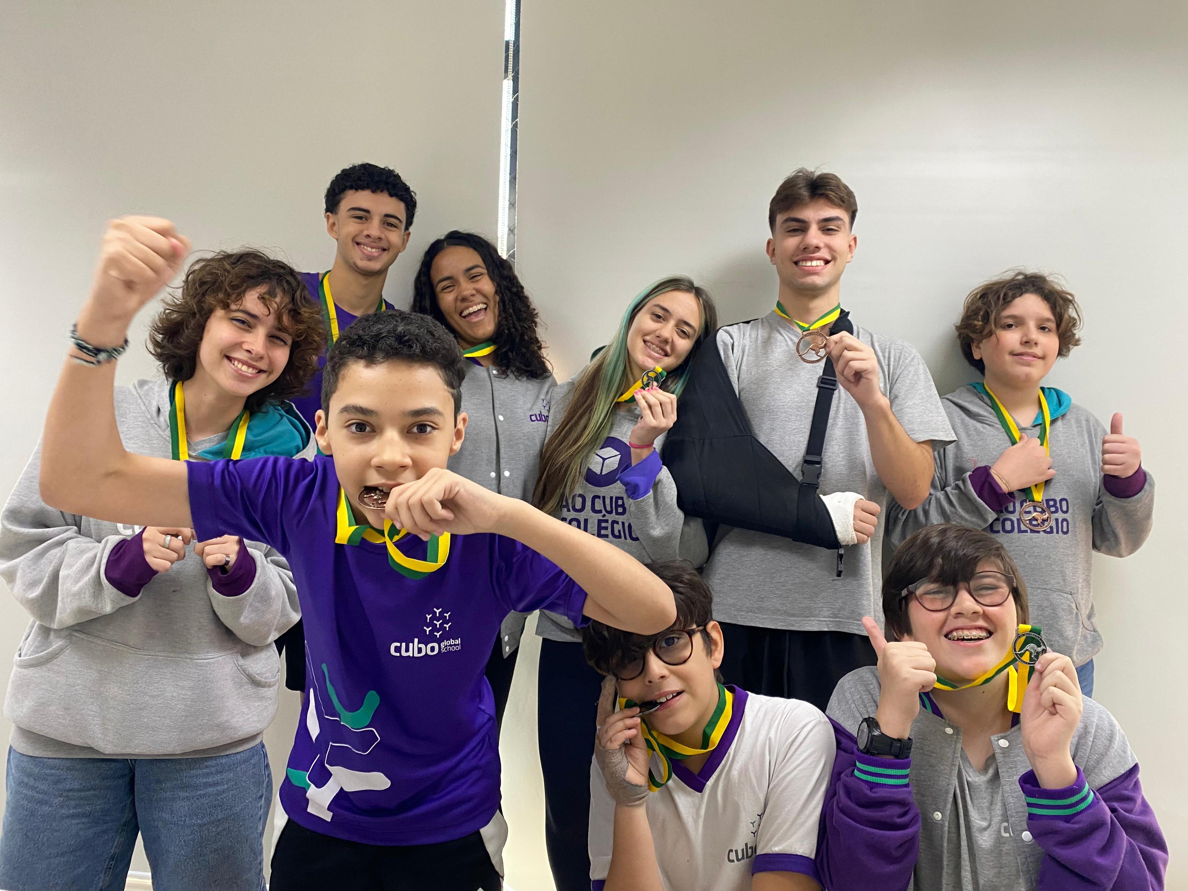 Alunos conquistam medalhas na Olimpíada Canguru de Matemática 2025