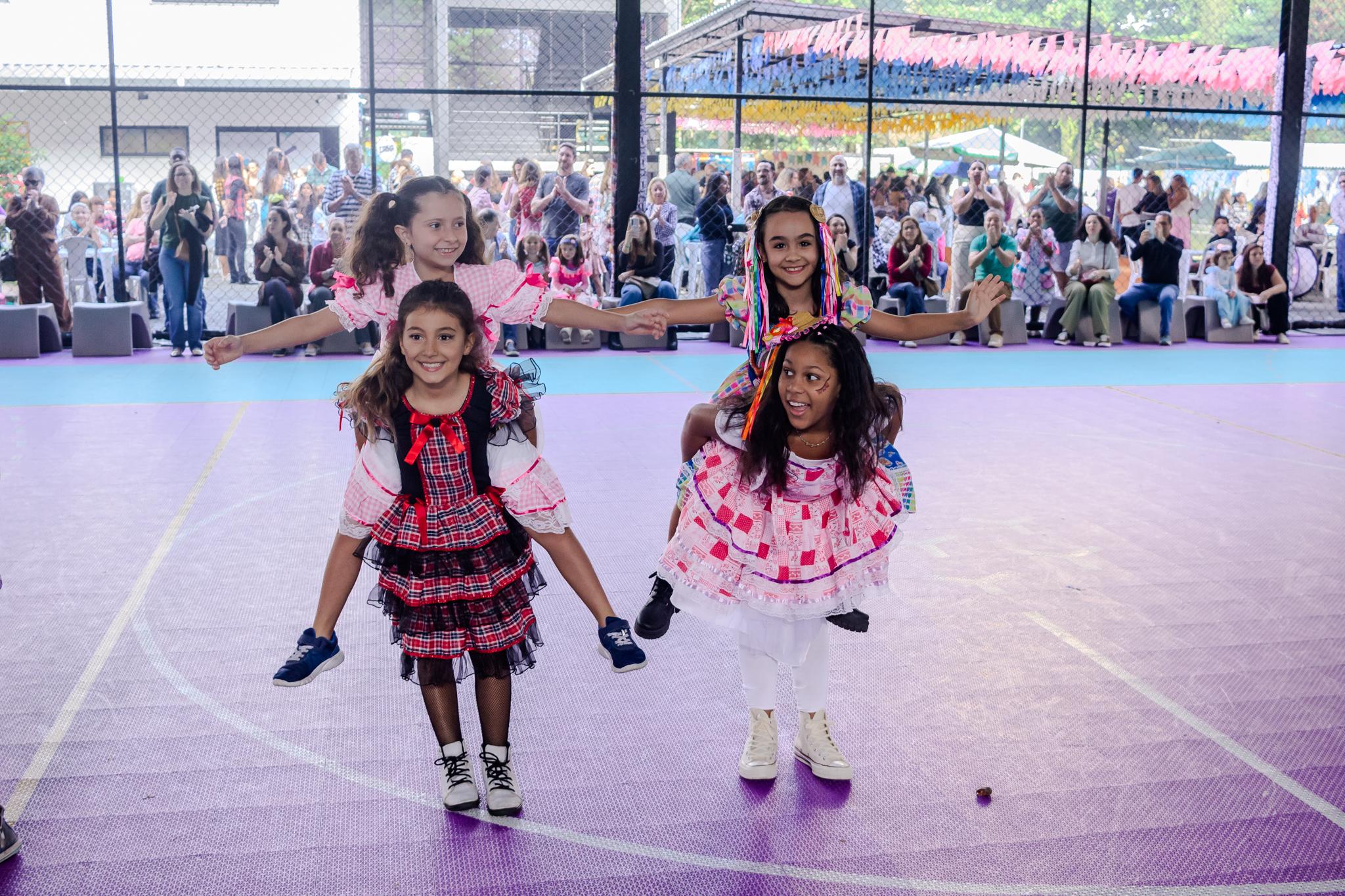 Arraial celebra tradição e reúne a comunidade escolar